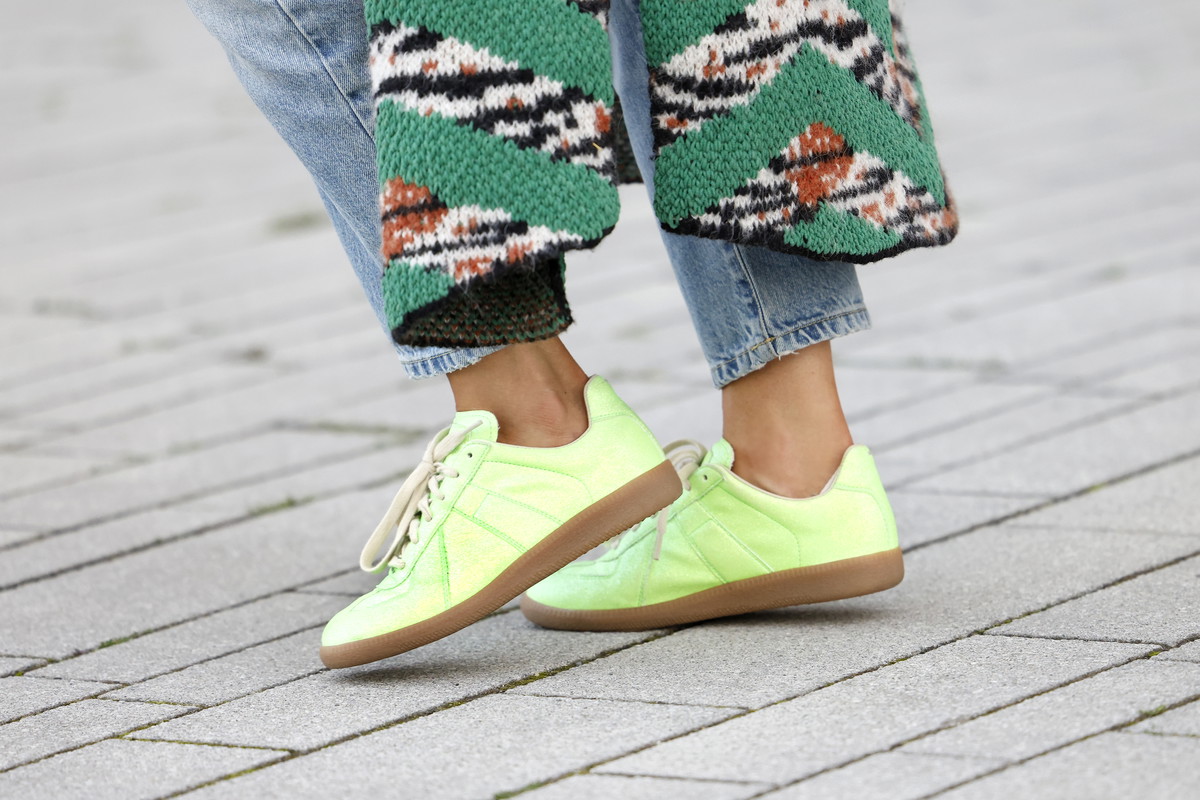 Sneakersy w odcieniu matchy to nowa obsesja świata mody!