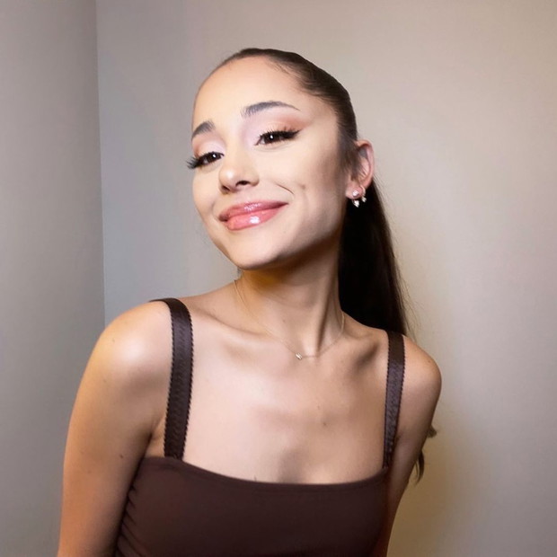 Ariana Grande ma własną markę kosmetyczną. Co jest w ofercie R.E.M. Beauty?