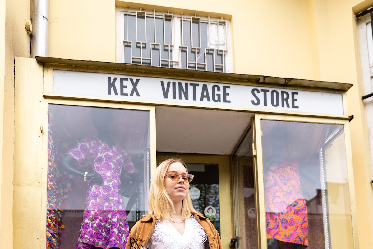 Nie umiesz kupować w second handach? Właśnie pojawiła się książka, która ci w tym pomoże – „Moda Vintage”!