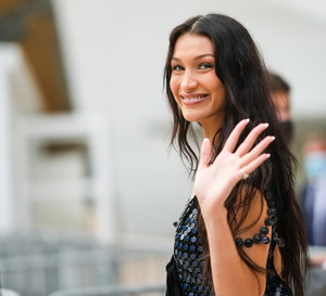 Trend w stylizacji brwi sprzed lat powraca! Teraz lansuje go m.in. Bella Hadid