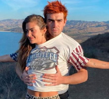 KJ Apa i Clara Berry
