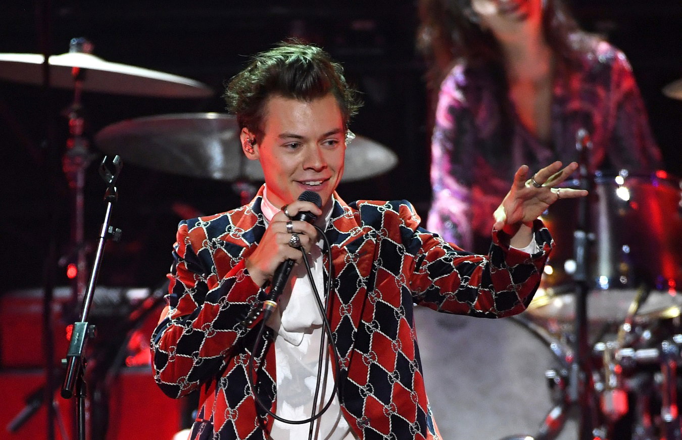 Harry Styles postanowił pomóc fance z problemem sercowym. Posłuchajcie jego rad!