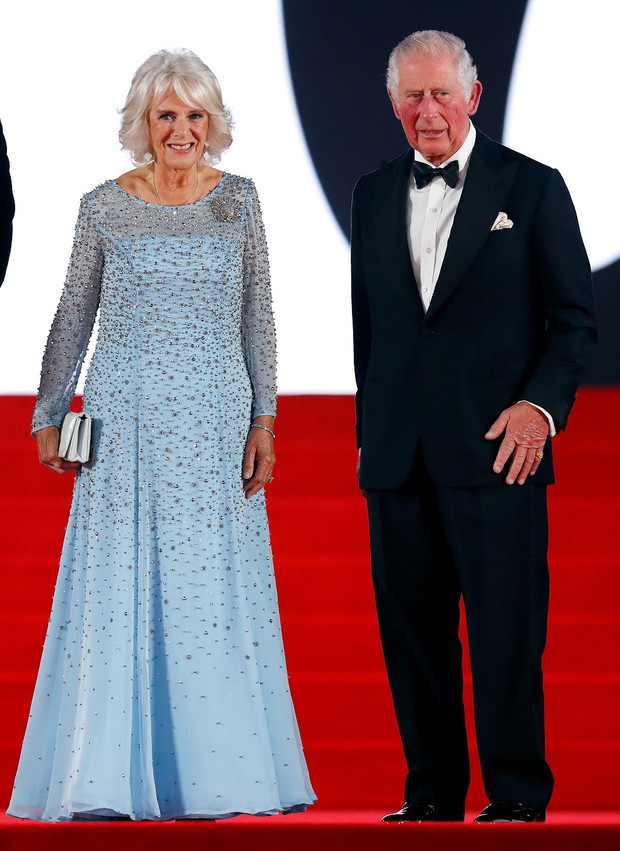 Księżna Camilla i księżę Karol na premierze „Nie czas umierać