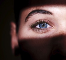 Zapomnij o opuchniętych i podkrążonych oczach. To serum sprawi, że pozbędziesz się puffy eyes raz na zawsze!