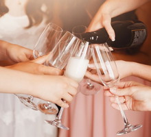 Dwaj najwięksi winowajcy jeśli chodzi o złe samopoczucie następnego dnia to brandy i czerwone wino.