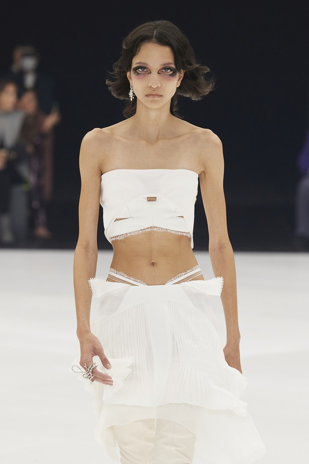 Bob na wybiegach na wiosnę-lato 2022: Givenchy