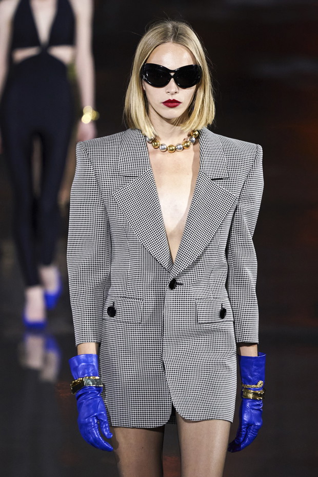 Bob na wybiegach na wiosnę-lato 2022: Saint Laurent