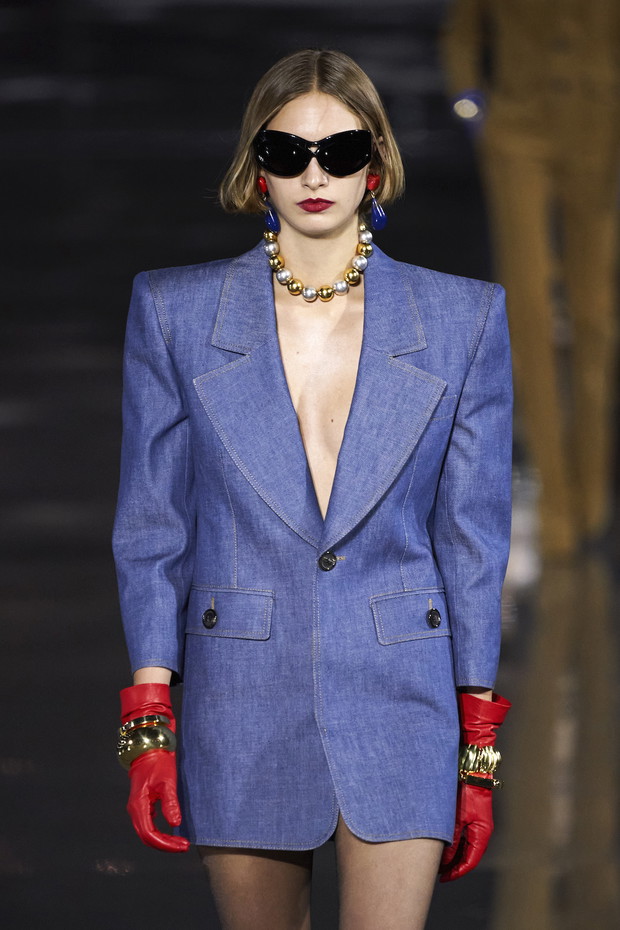 Bob na wybiegach na wiosnę-lato 2022: Saint Laurent