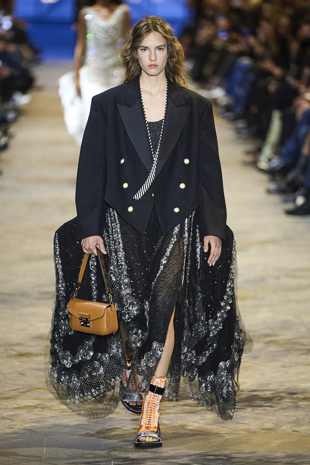 Pokaz Louis Vuitton na wiosnę-lato 2022 podczas Paris Fashion Week.