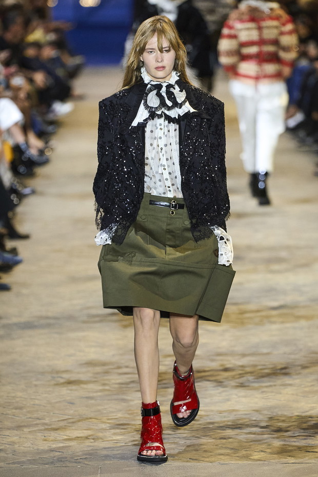 Pokaz Louis Vuitton na wiosnę-lato 2022 podczas Paris Fashion Week.