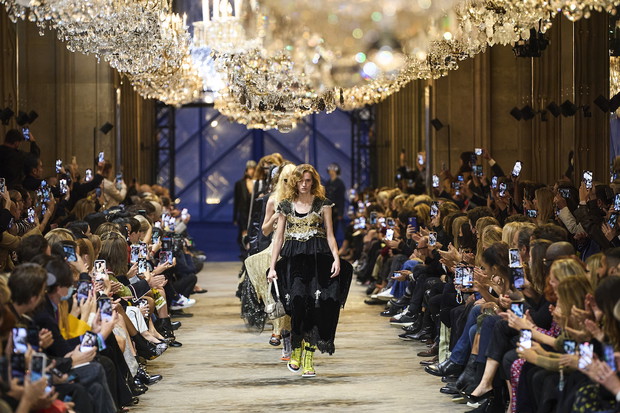 Pokaz Louis Vuitton na wiosnę-lato 2022 podczas Paris Fashion Week.