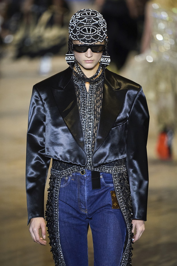 Pokaz Louis Vuitton na wiosnę-lato 2022 podczas Paris Fashion Week.