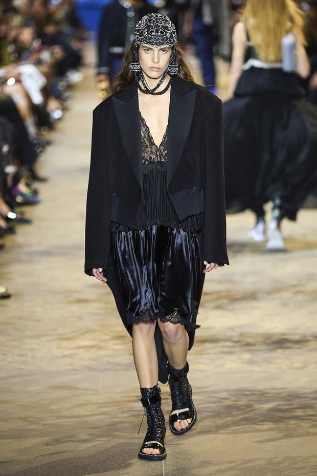 Pokaz Louis Vuitton na wiosnę-lato 2022 podczas Paris Fashion Week.
