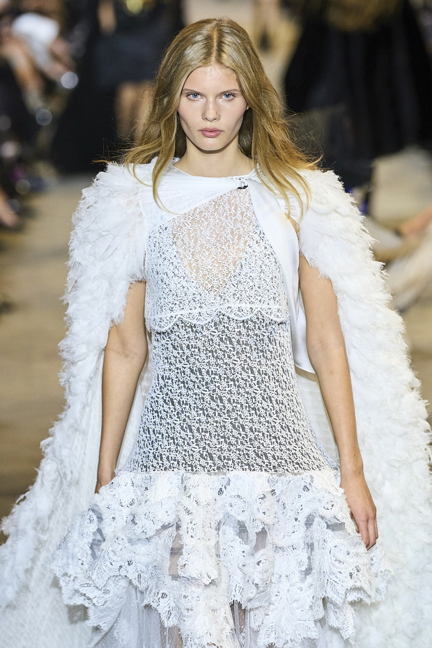 Pokaz Louis Vuitton na wiosnę-lato 2022 podczas Paris Fashion Week.