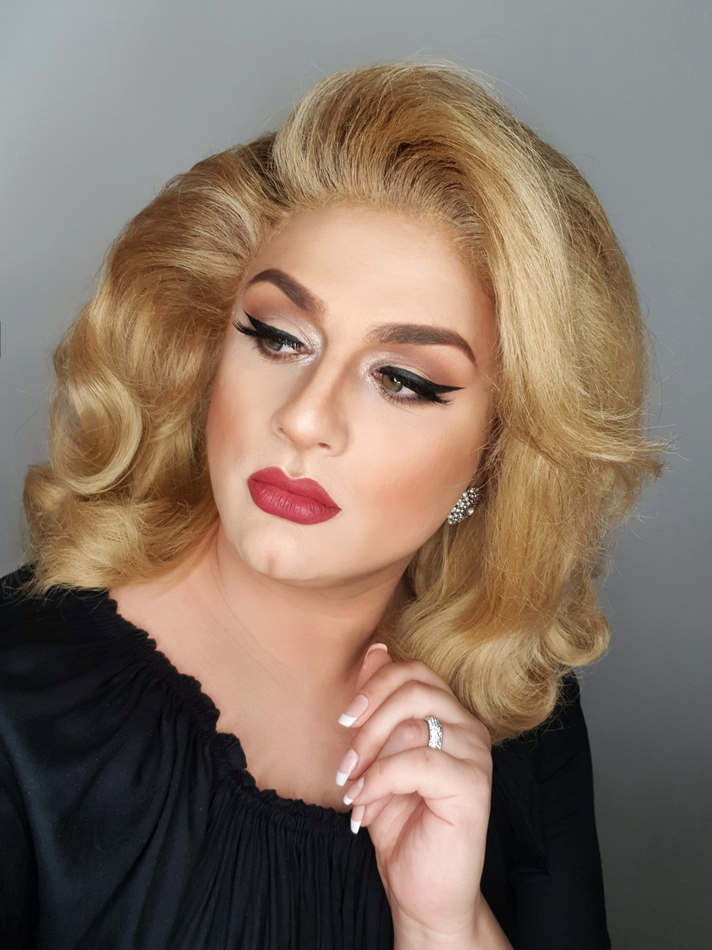 Triki makijażowe drag queens. Dzięki tym wskazówkom przeniesiesz swój makeup na wyższy poziom