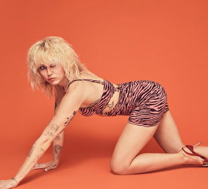 Miley Cyrus napisała do fanów i fanek odręczny list. Co chciała im przekazać?