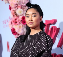 Jak dba o siebie Lana Condor? Wiemy bez jakich kosmetyków gwiazda „Do wszystkich chłopców, których kochałam” nie wyobraża sobie życia