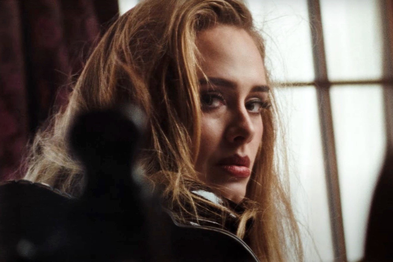 Nowy singiel Adele podbija internet. Adele wróciła z nowym singlem. „Easy On Me” hitem na miarę „Hello”?