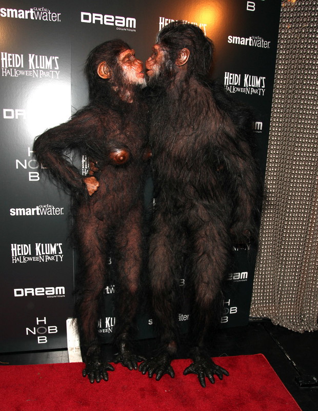 Heidi Klum i Seal w przebraniach na Halloween, 2011 r.