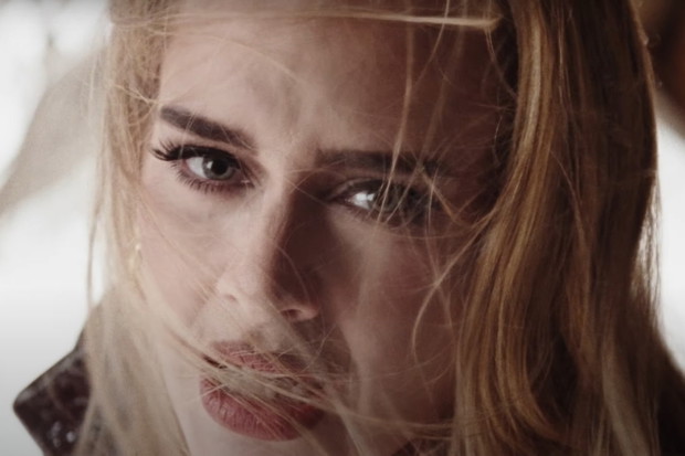 Nowy singiel Adele podbija internet. Adele wróciła z nowym singlem. „Easy On Me” hitem na miarę „Hello”?