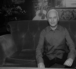 James Michael Tyler nie żyje. Aktor znany z roli Gunthera w serialu „Przyjaciele” miał 59 lat