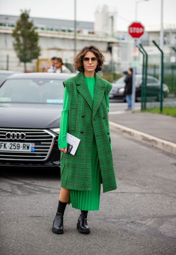 Street Style : Day Six -  Paris Fashion Week - Womenswear Spring Summer 2022