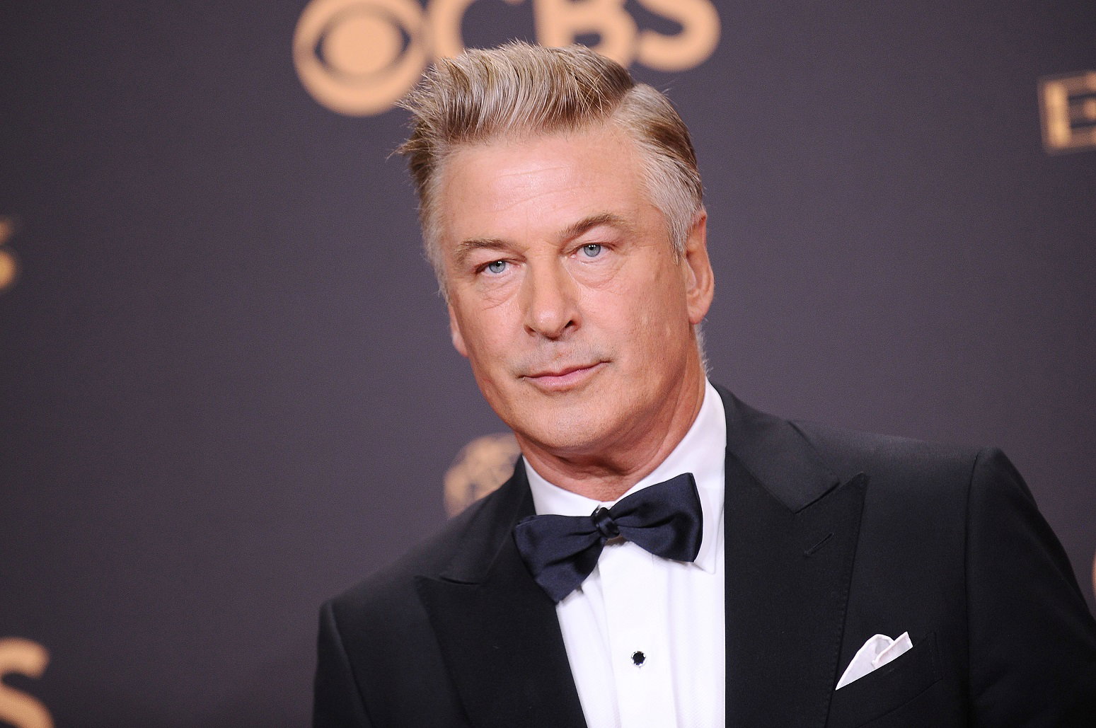 Śmiertelny wypadek na planie filmu „Rust” – Alec Baldwin postrzelił dwie osoby