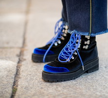 Te buty noszą teraz wszystkie fashionistki. Sprawdź, jak uniwersalny może być ten model! Poznaj 4 niezawodne triki od ekspertek!