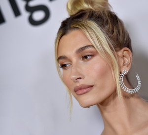 Hailey Bieber uwielbia ten balsam do demakijażu!