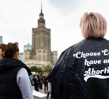 #AniJednejWięcej: akcja solidarnościowa po śmierci ofiary zaostrzenia prawa antyaborcyjnego w Polsce. Jak wziąć udział?