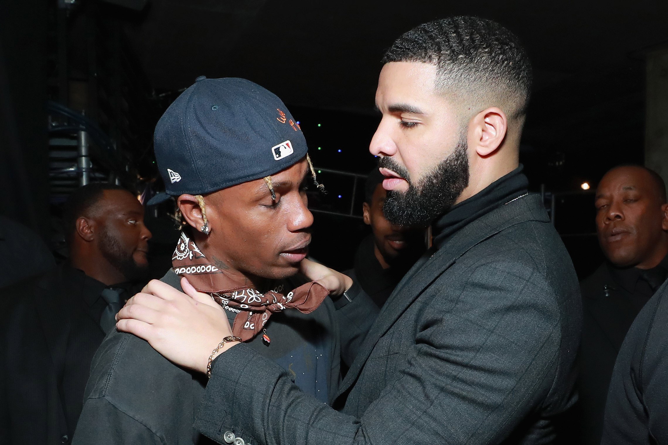 Travis Scott i Drake dostają milionowe pozwy od fanów poszkodowanych na Astroworld
