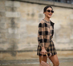 Jak nosić kardigan w stylu francuskich it-girls? Poznaj 8 trików, dzięki którym wystylizujesz ten element garderoby!