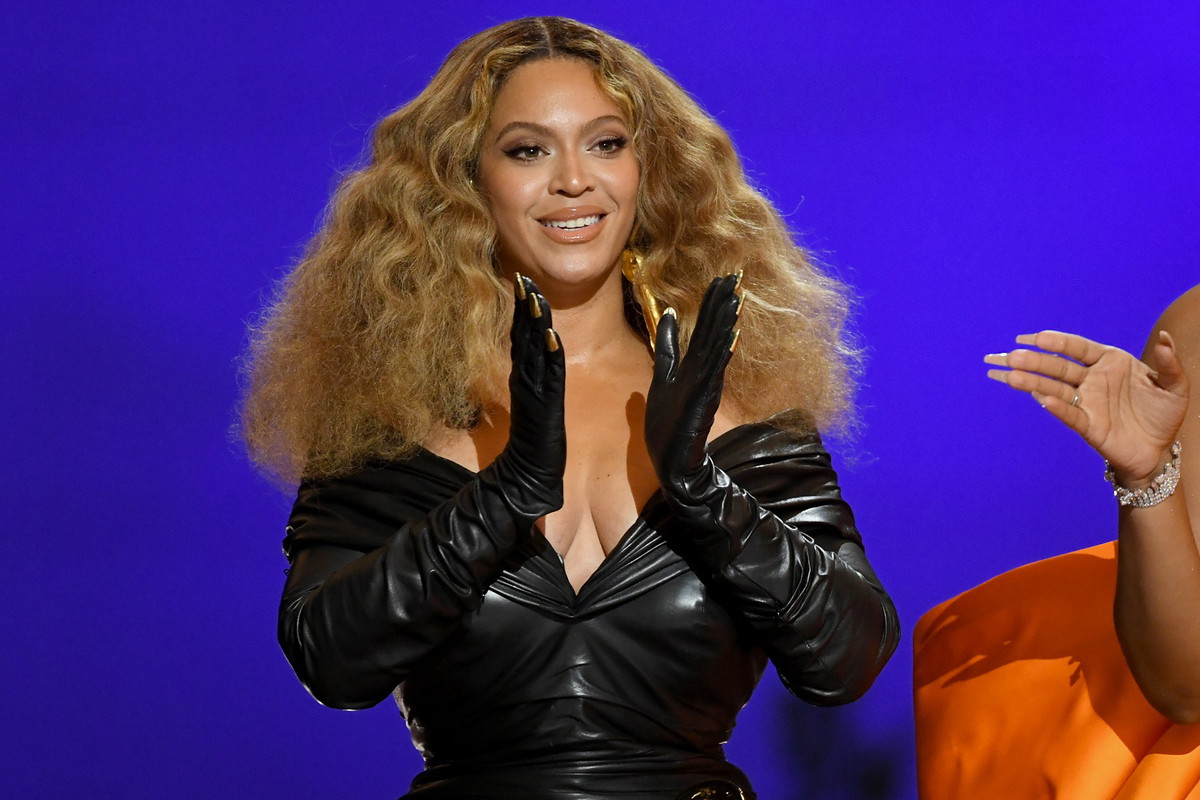Ten tani kosmetyk sprawia, że gwiazdy zawsze wyglądają promiennie. Na własnej skórze sprawdziły go Beyonce, Meghan Markle i Nicole Kidman