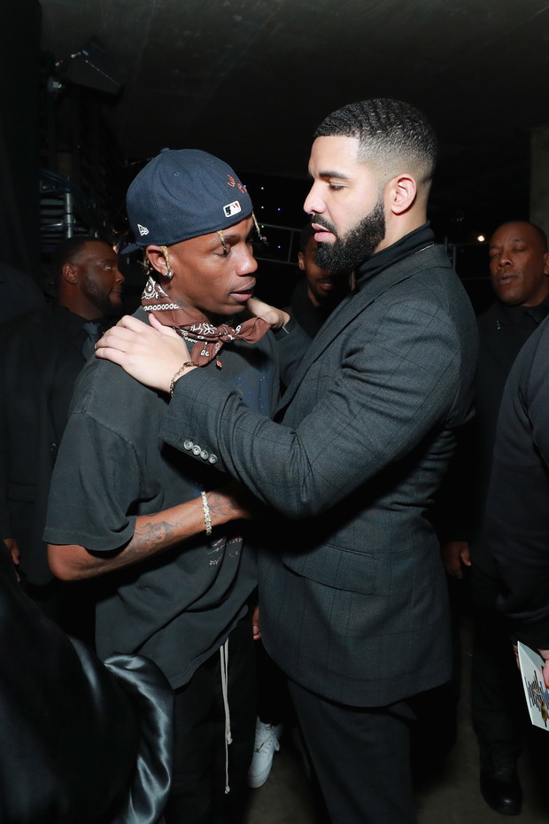 Travis Scott i Drake dostają milionowe pozwy od fanów poszkodowanych na Astroworld