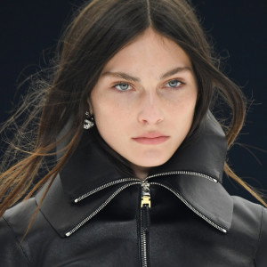 Trendy urodowe na nowy sezon. To własnie takie fryzury i makijaże królowały podczas Paris Fashion Week!