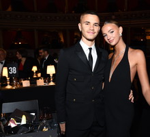 Romeo Beckham i Mia Regan