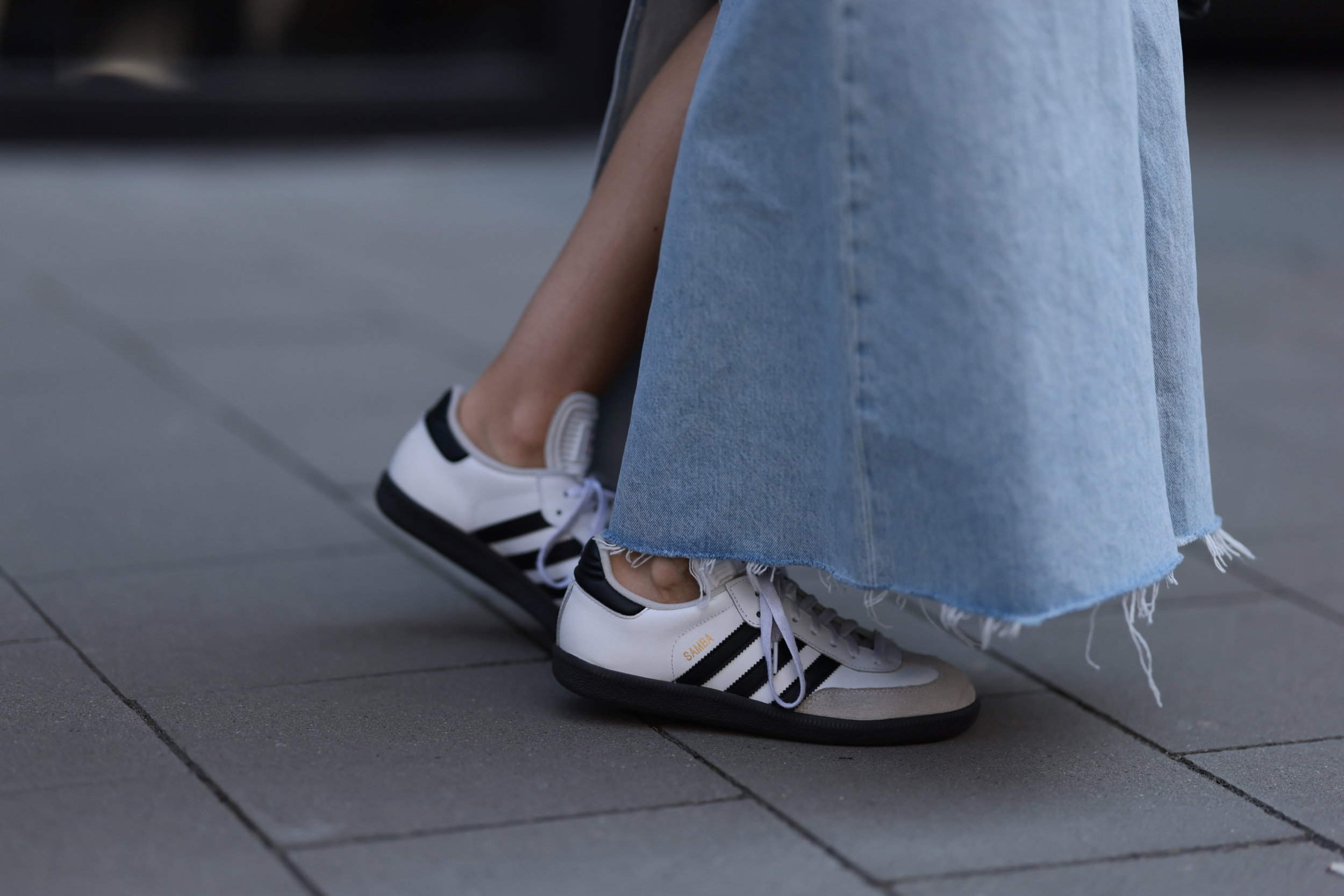 Jak prać adidasy w pralce. Tych zasad warto się trzymać, by sneakersy były jak nowe