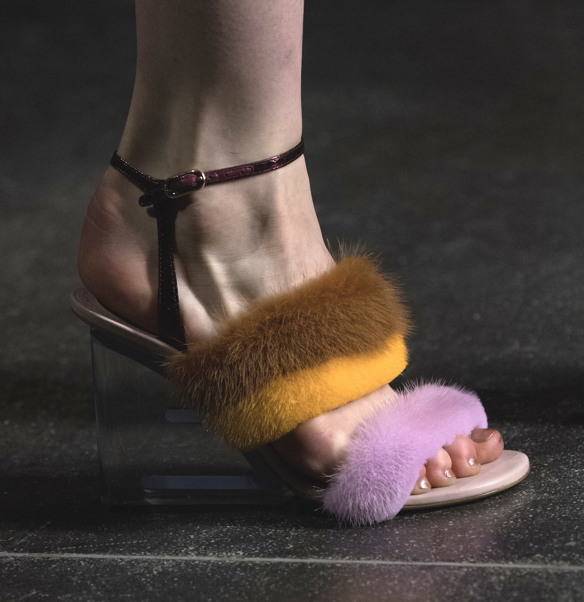 Modne buty na 2022 rok? Te 7 modeli na sezon wiosna-lato zdominuje ulice! [trendy]
