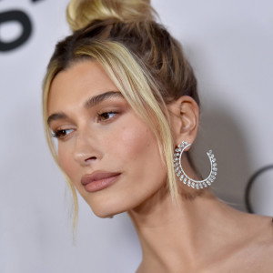 Hailey Bieber uwielbia ten balsam do demakijażu!