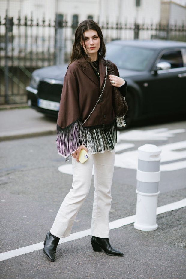 Street Style : Day Two -  Paris Fashion Week - Womenswear Spring Summer 2022