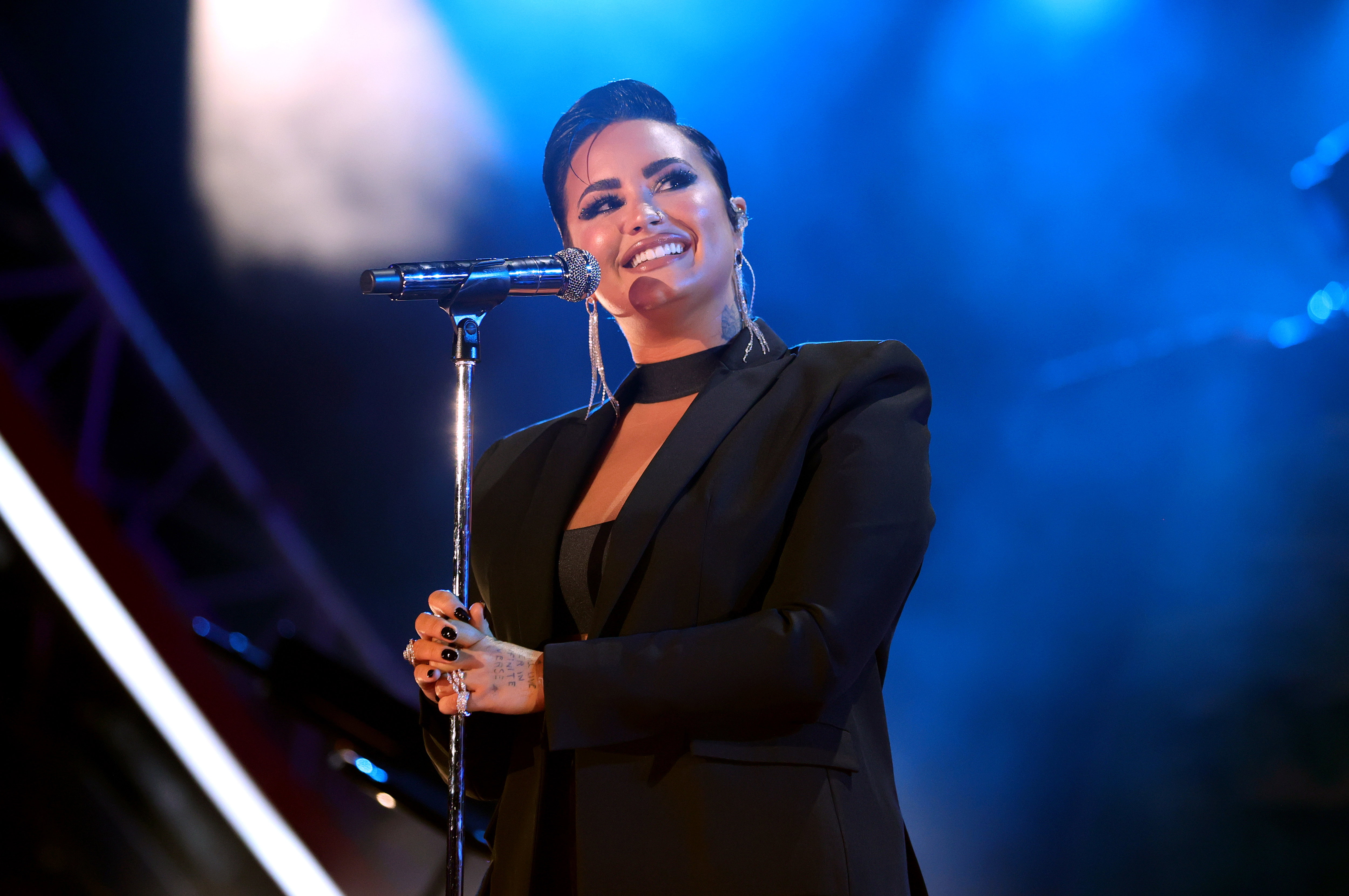 Demi Lovato ma tatuaż na głowie. Co oznacza tatuaż pająk?