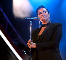 Demi Lovato ma tatuaż na głowie. Co oznacza tatuaż pająk?