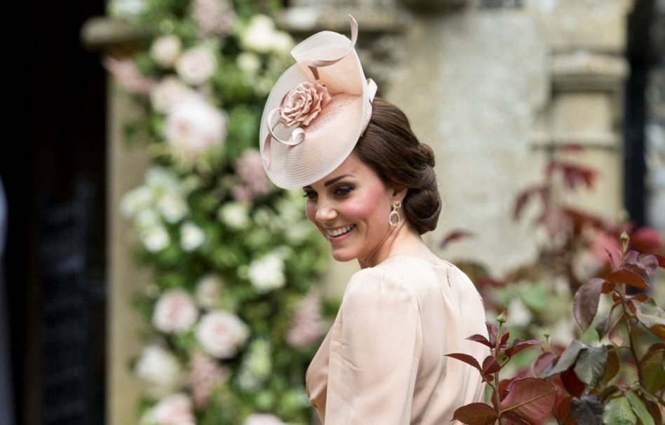 Paznokcie w stylu arystokratek? Znamy sposoby na manicure księżnej Kate, Meghan Markle i Lady Di! Jakie są ich ulubione lakiery?
