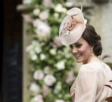 Kate Middleton: Styl księżnej inspiruje miliony kobiet na świecie. Na czym polega jego fenomen? I co to jest „efekt Kate”?