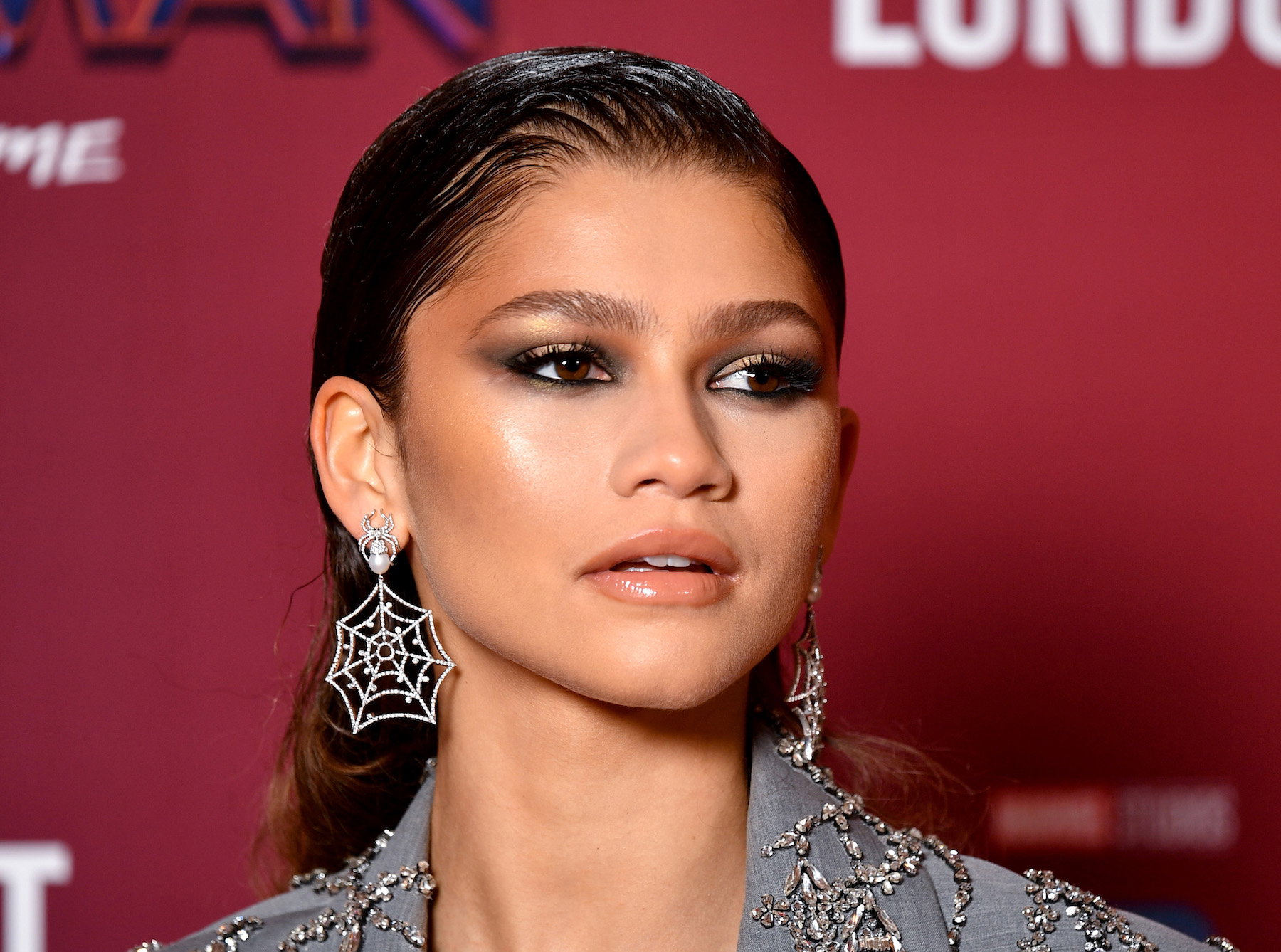 Zendaya zdradziła sekret swojej promiennej skóry. Ten wielofunkcyjny kosmetyk kosztuje mniej niż 50 zł!
