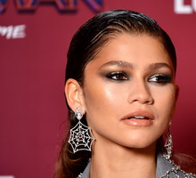 Zendaya zdradziła sekret swojej promiennej skóry. Ten wielofunkcyjny kosmetyk kosztuje mniej niż 50 zł!