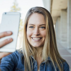 Ciałopozytywny przełom w publikowaniu zdjęć – Norwegia wymaga oznaczania przerobionych fotografii w mediach społecznościowych!
