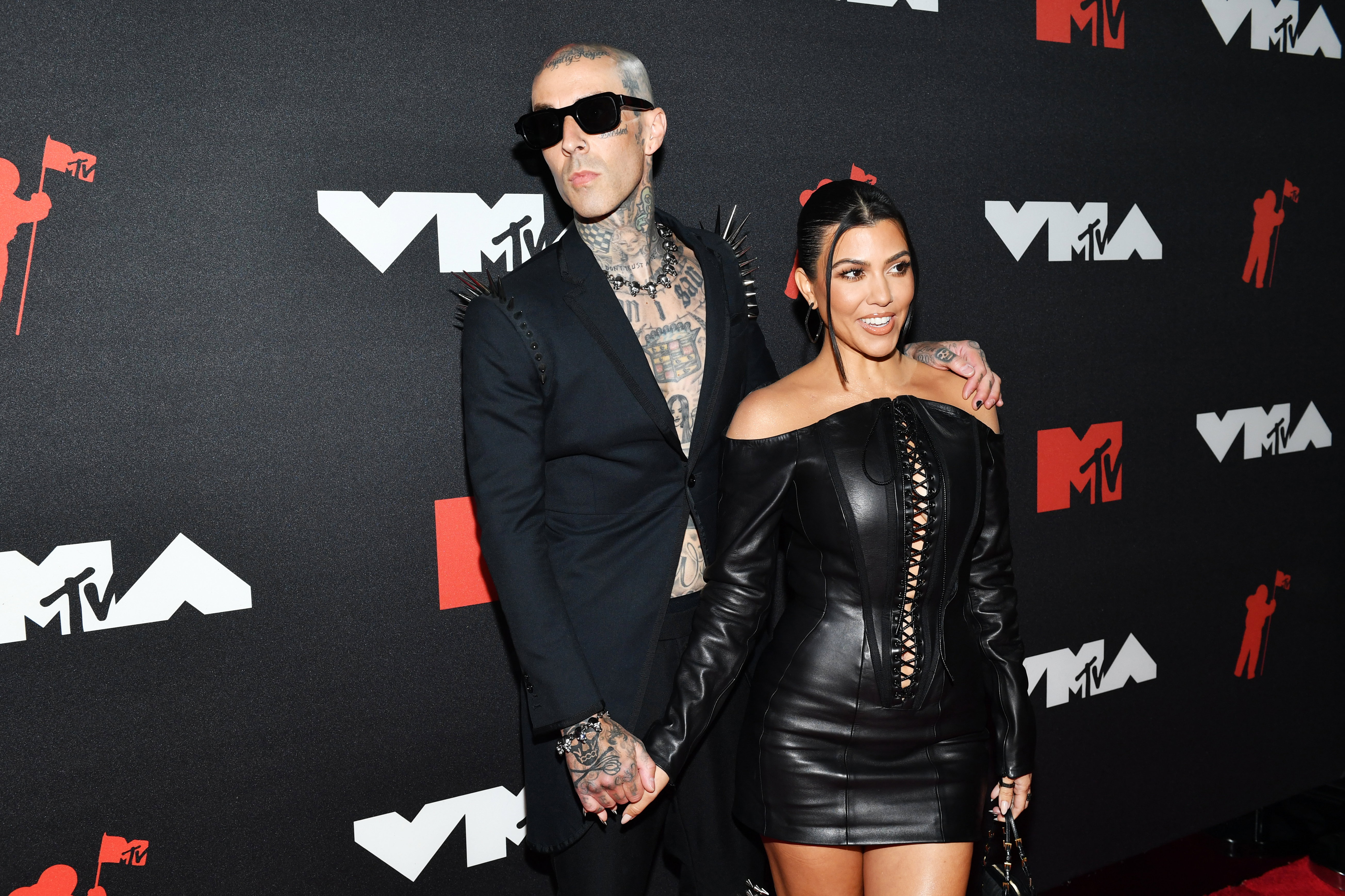 Kourtney Kardashian jest w ciąży? Fani uważają, że celebrytka i Travis Barker spodziewają się dziecka