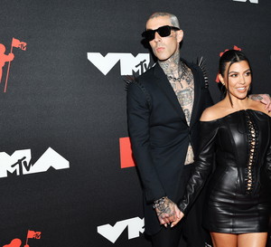 Kourtney Kardashian jest w ciąży? Fani uważają, że celebrytka i Travis Barker spodziewają się dziecka