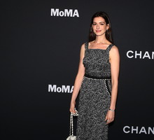 Pamiętacie grzywkę Anne Hathaway z „Diabeł ubiera się u Prady”? Za sprawą swojej nowej fryzury aktorka udowadnia, że znów jest hitem!